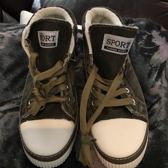 Sport fashion shoes Shoes - NIB Army Green High-Tops size 7