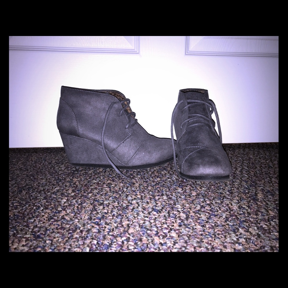 LIGHTLY WORN Grey Booties