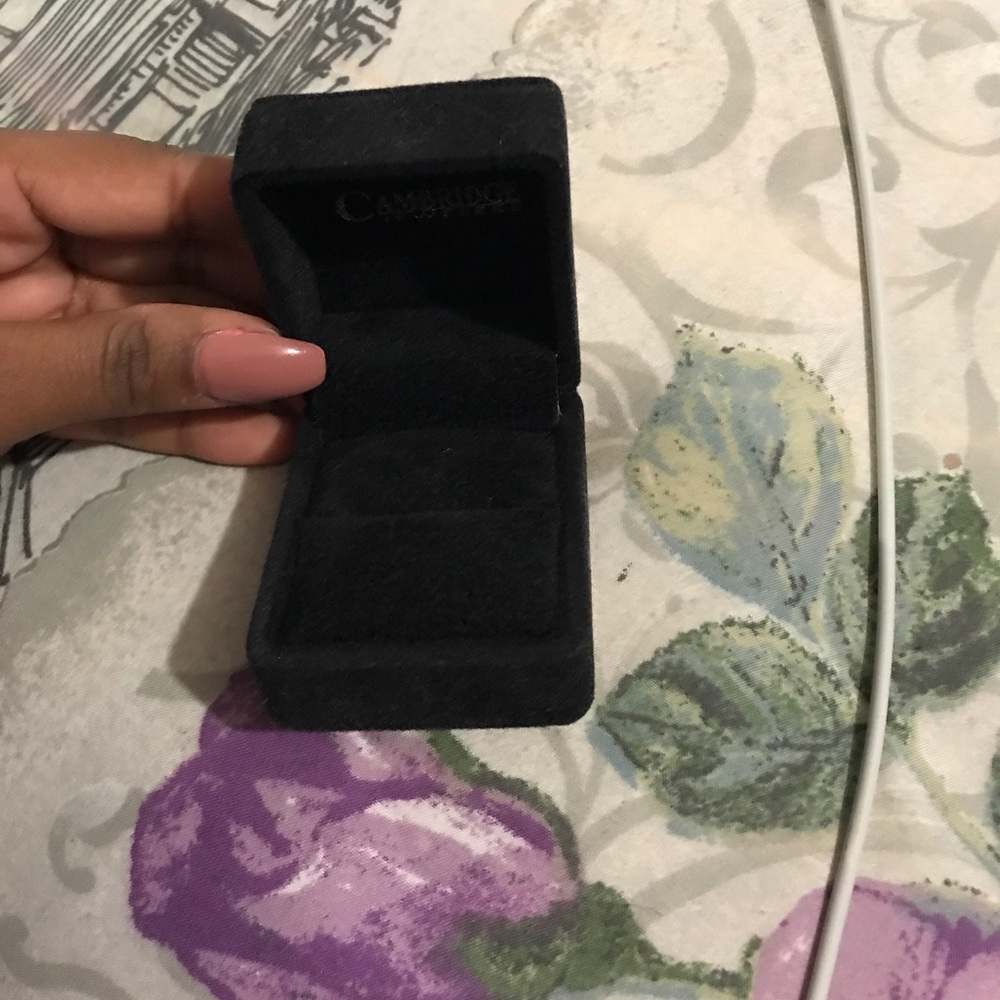 Beautiful Simulated Diamond Ring - image 5