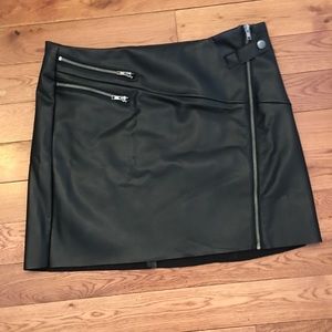 Torrid faux Leather Zipper Mini Skirt sz 1 NWT