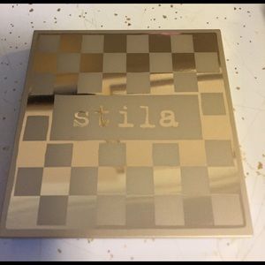 Stila matte and metal eyeshadow palette