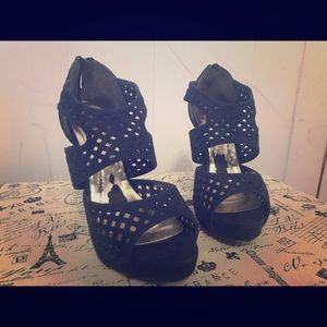 Like New Navy Blue Heels 👠