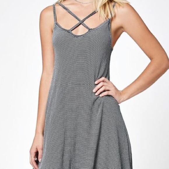 LA Hearts Dresses & Skirts - 🔴 Striped LA Hearts dress with cross-cross front