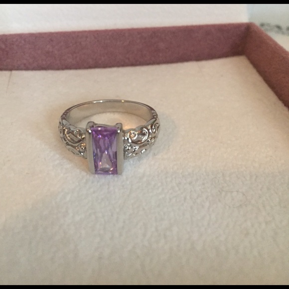 Ring - Picture 1 of 2