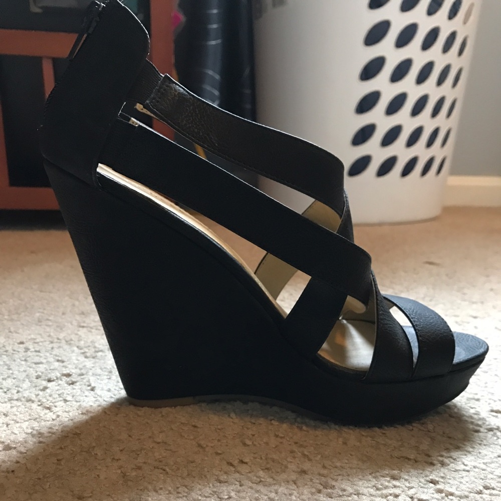 Price drop!! 👠🎉Chinese Laundry platform sandals