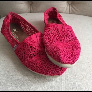 Pink lace pattern TOMS (please read description)