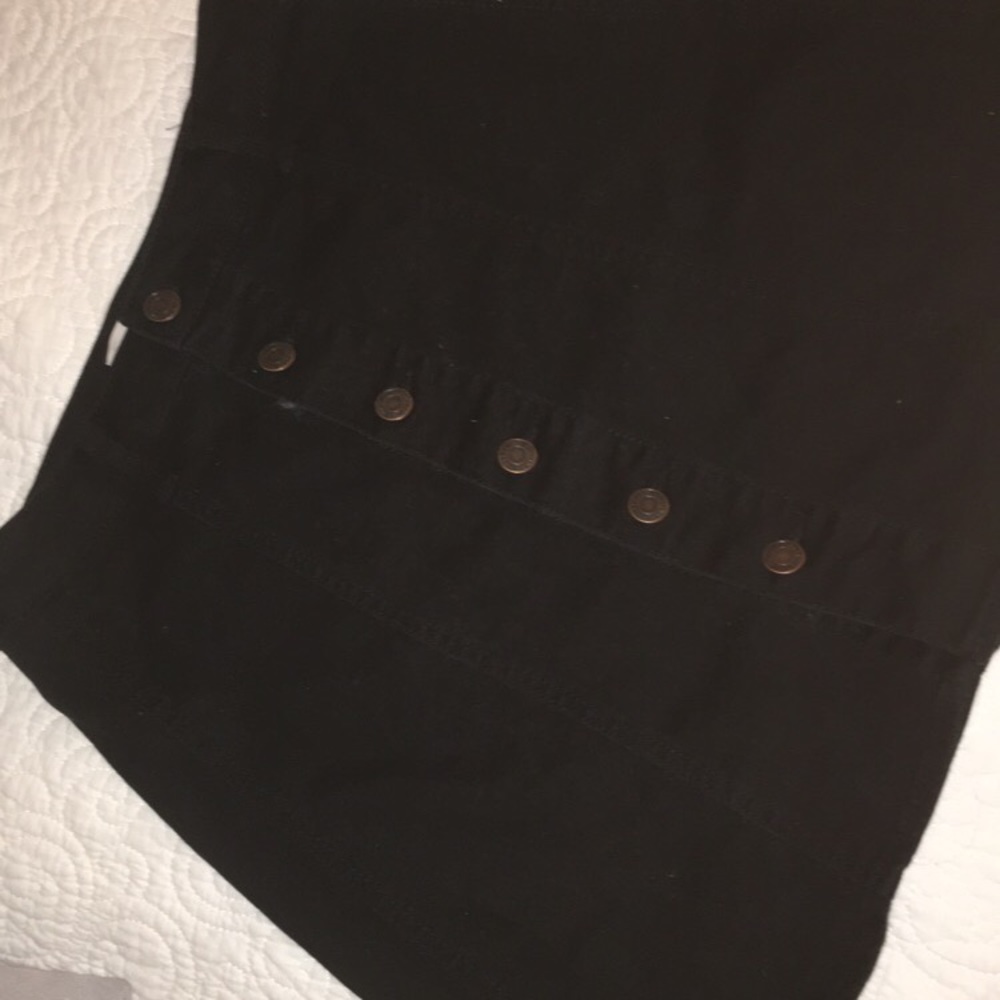 Woman's button skirt