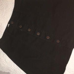 Woman's button skirt