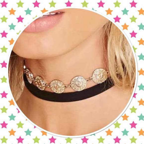 Jewelry - Elegant leather ribbon gold charms choker necklace