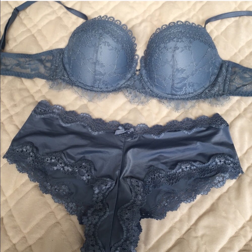 Victoria's Secret Bra - 34C