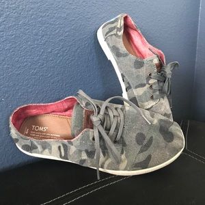 Toms Camoflauge Print Shoes. Men's Size 9