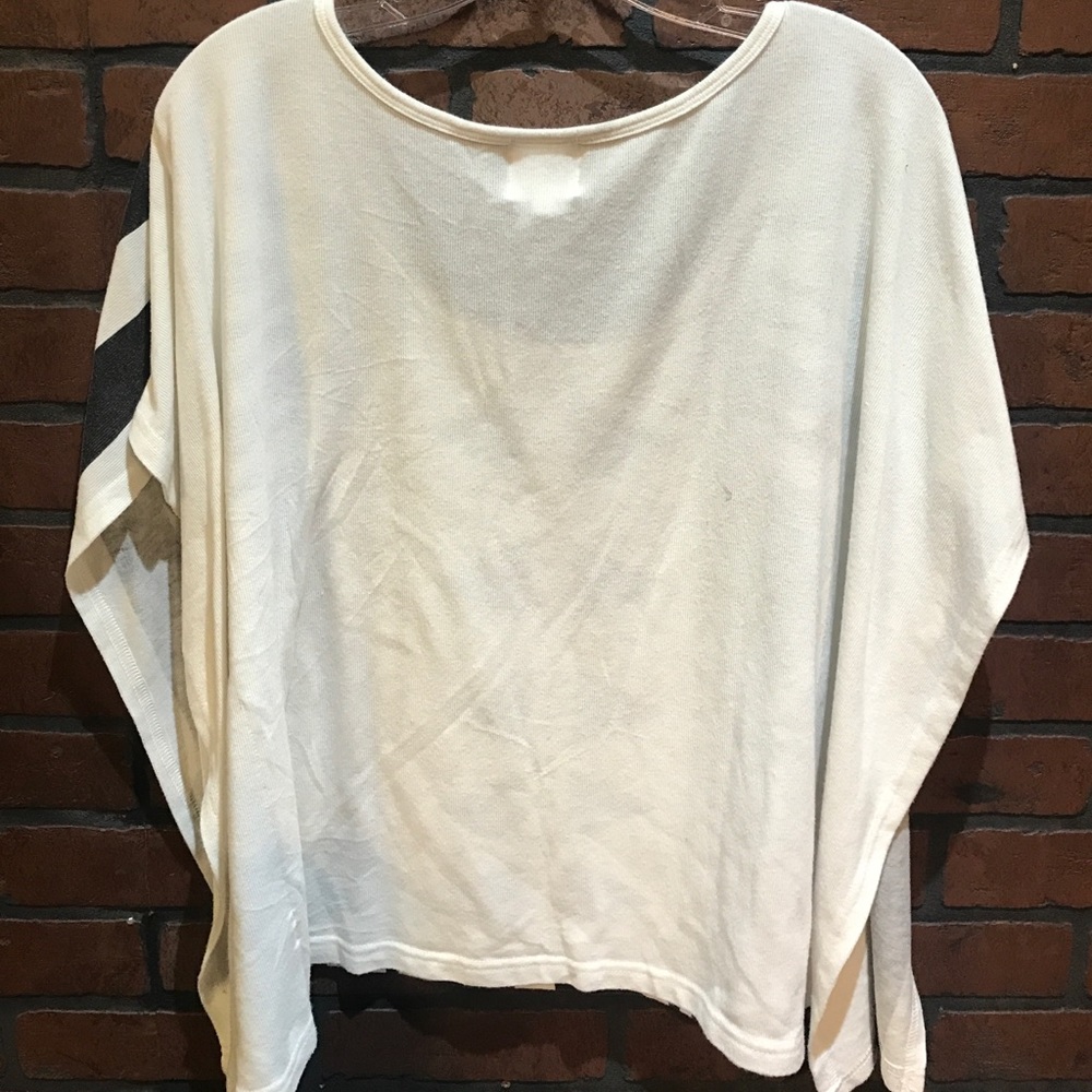 Women's Pattern Top - Picture 4 of 4