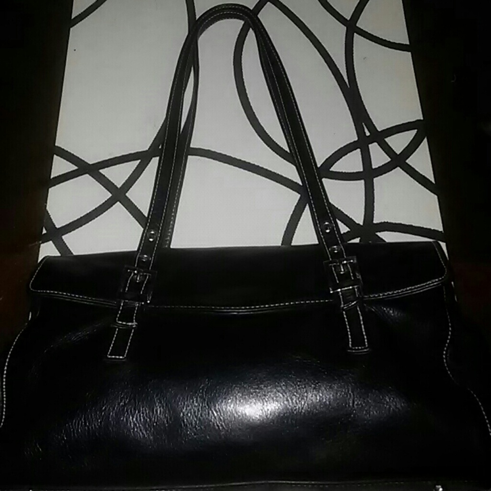 Perlina Black Leather Shoulder Bag