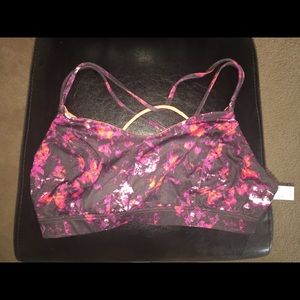 Old navy strapping back sports bra