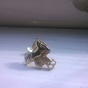 Gold saddle pin