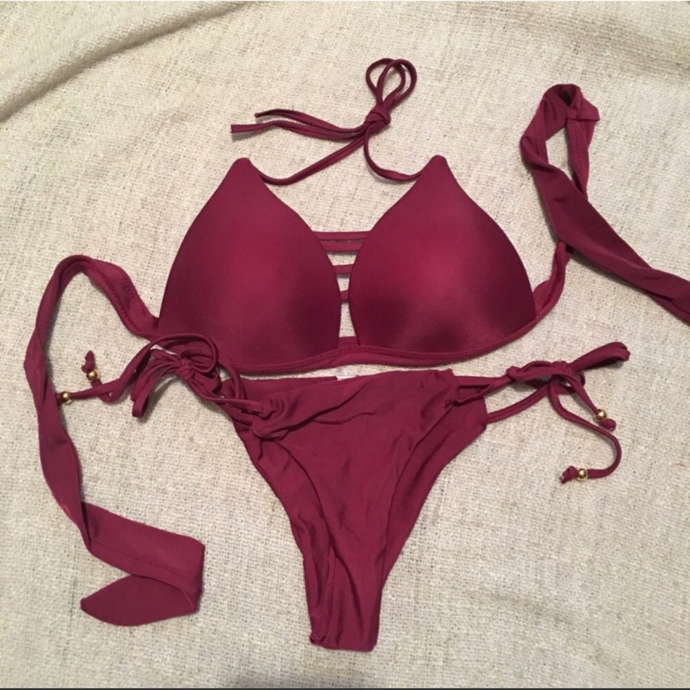 Cute bikini! - Picture 2 of 3