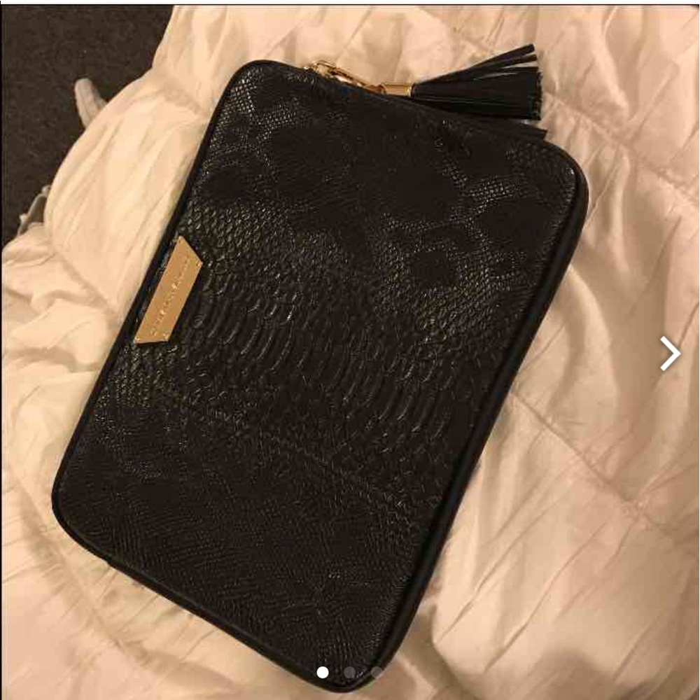 Snakeskin textured MacBook case