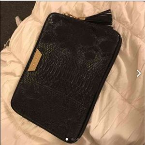 Snakeskin textured MacBook case