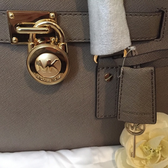 ❌SOLD❌Host Pick Michael Kors HamiltonMediumSatchel - Picture 6 of 7
