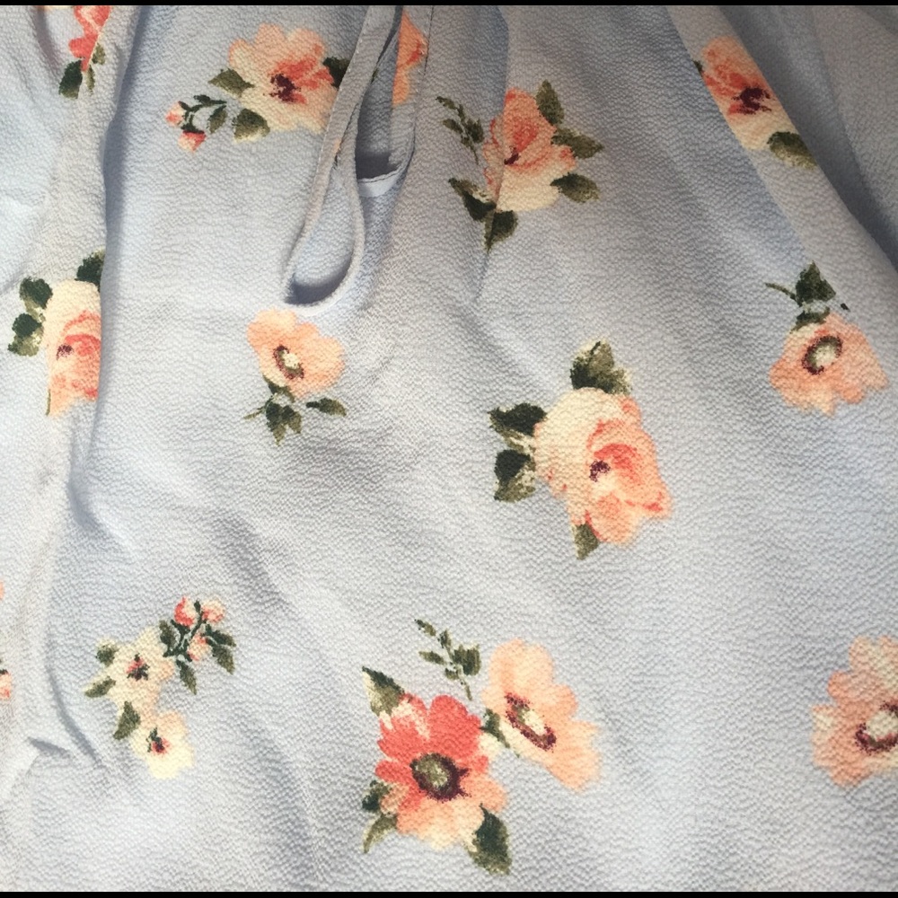 📍CLEARANCE 📍SKY BLUE FLORAL COLD SHOULDER DRESS - Picture 3 of 4