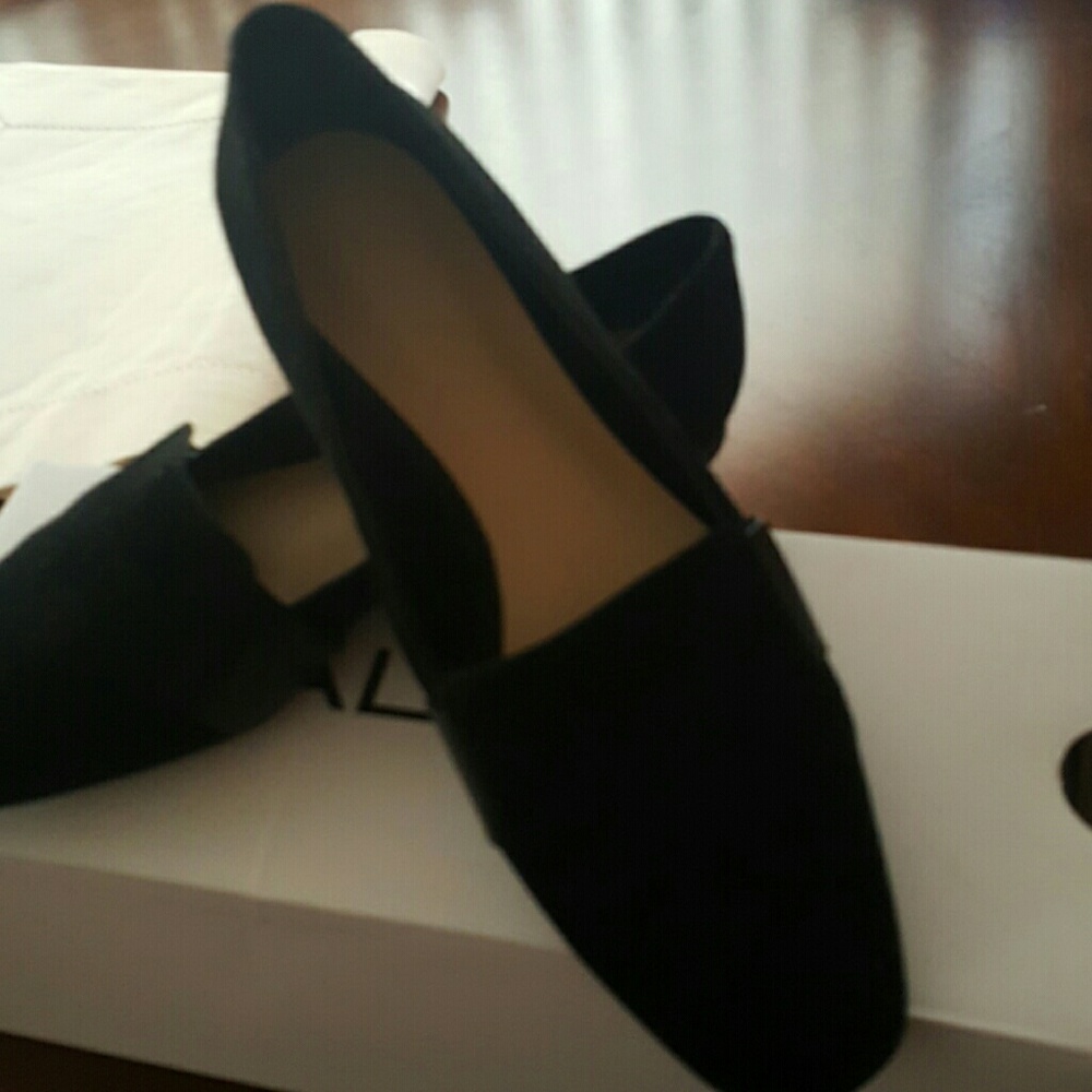 Shoes - Picture 2 of 4