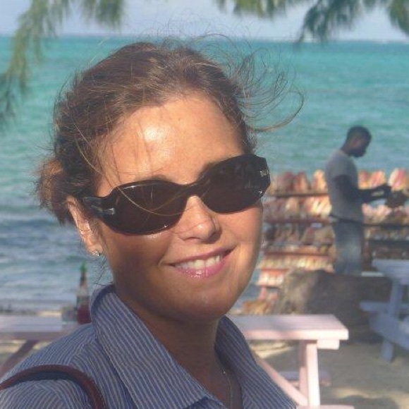 Meet your Posher, Debra - Picture 2 of 2