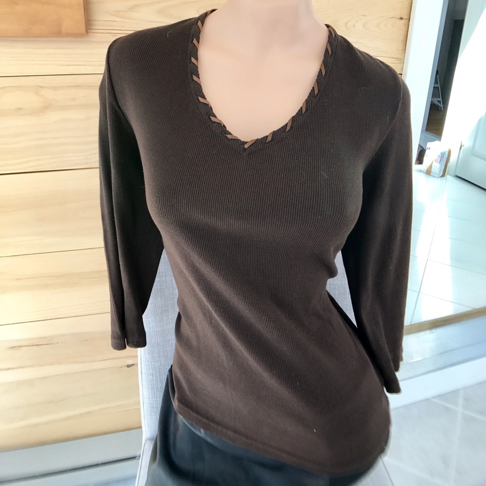 Longsleeved tee with leather detail