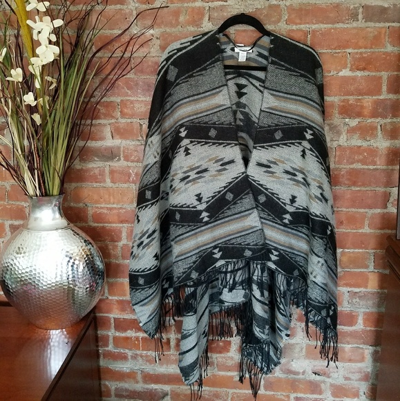 Mudd Sweaters - NWT Mudd AZTEC Wrap