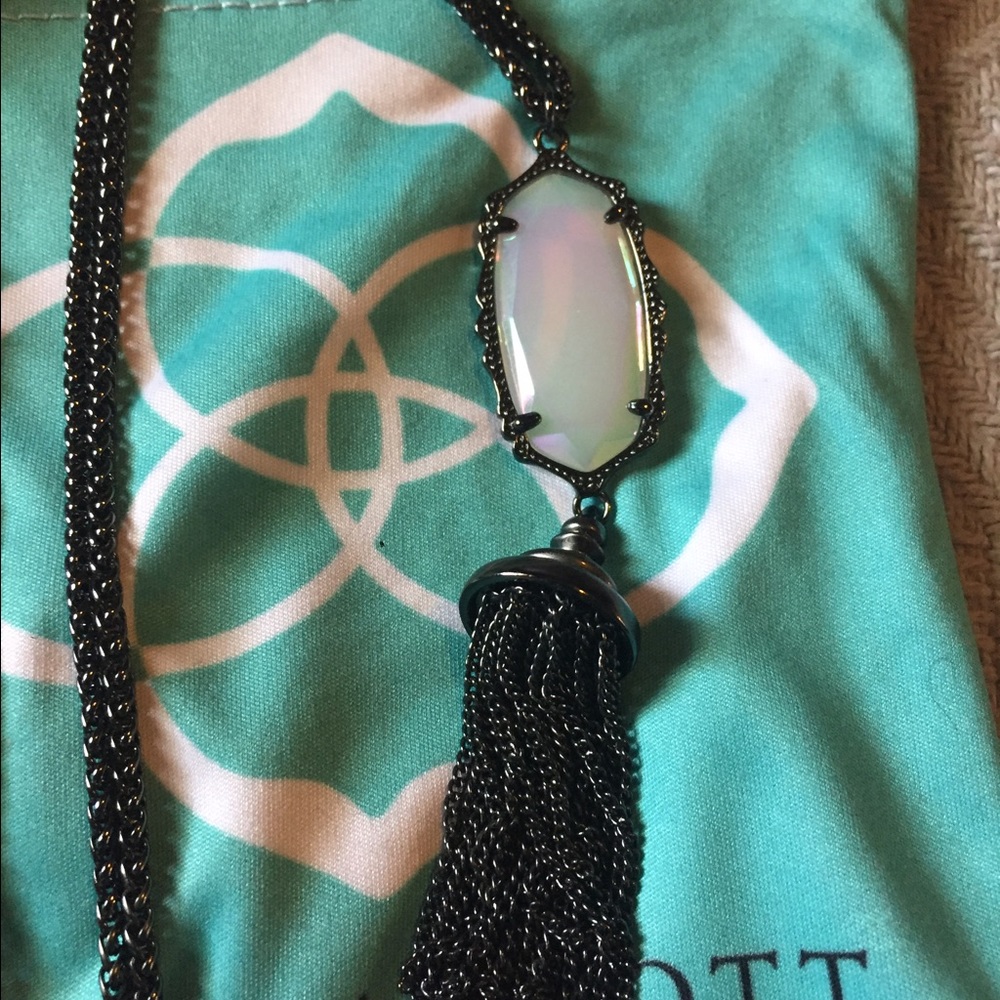 Kendra Scott everly necklace