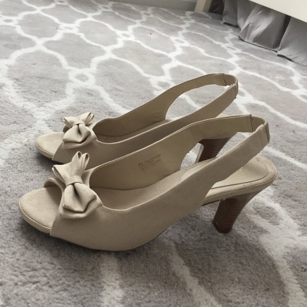 Peep toe heeled sandals