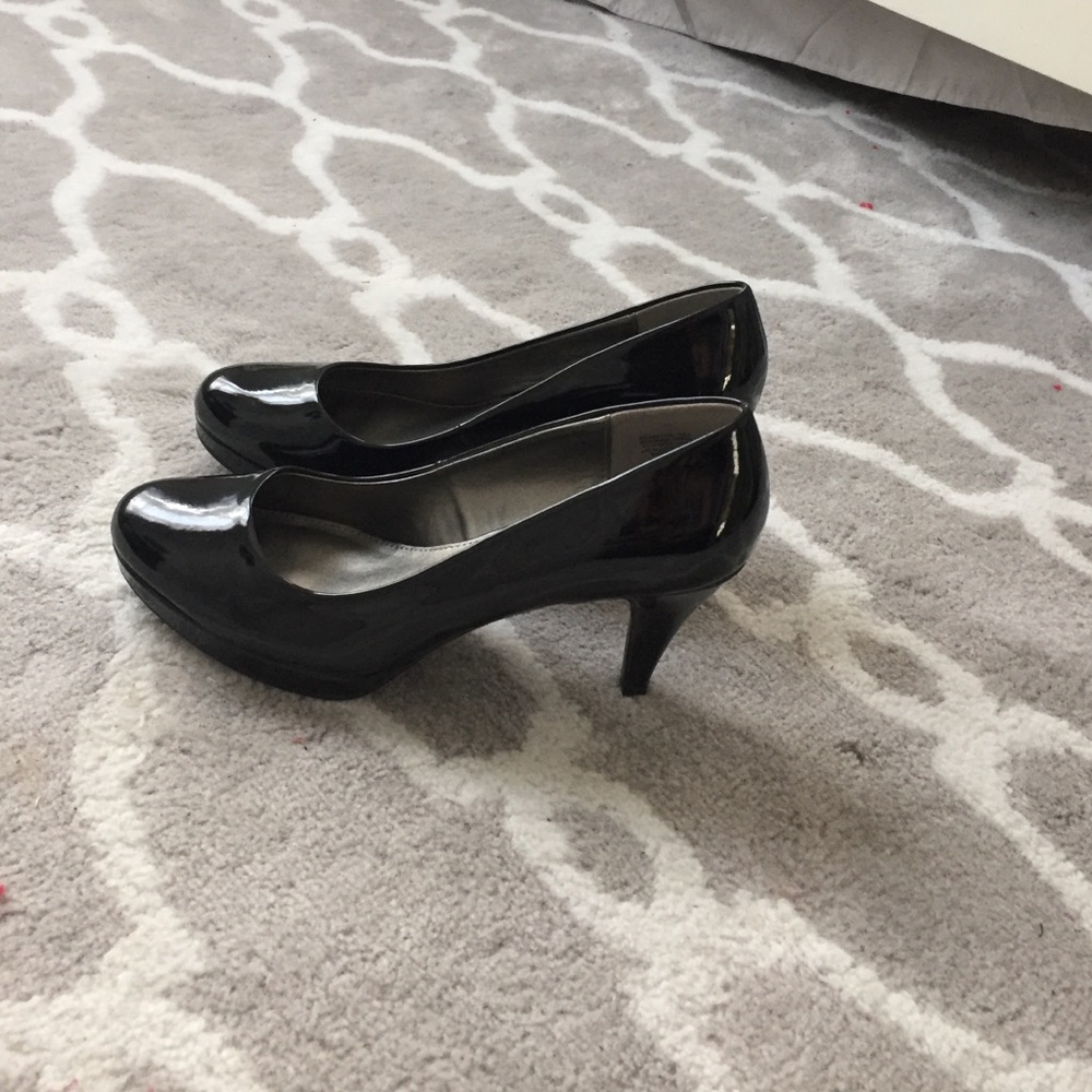 Never worn patent leather black pumps