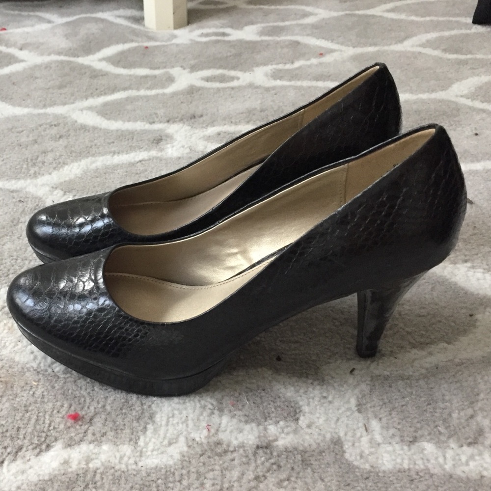 Textured black pumps. Never worn.