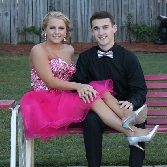 Adorable Homecoming Dress - Picture 1 of 4