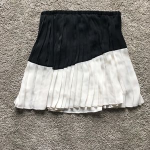 Black and white banana republic skirt
