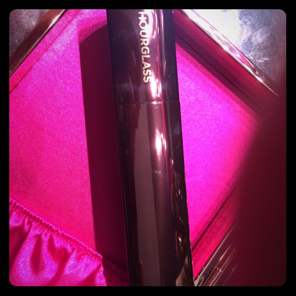 Hourglass Vanish Seamless Finish Foundation Stick