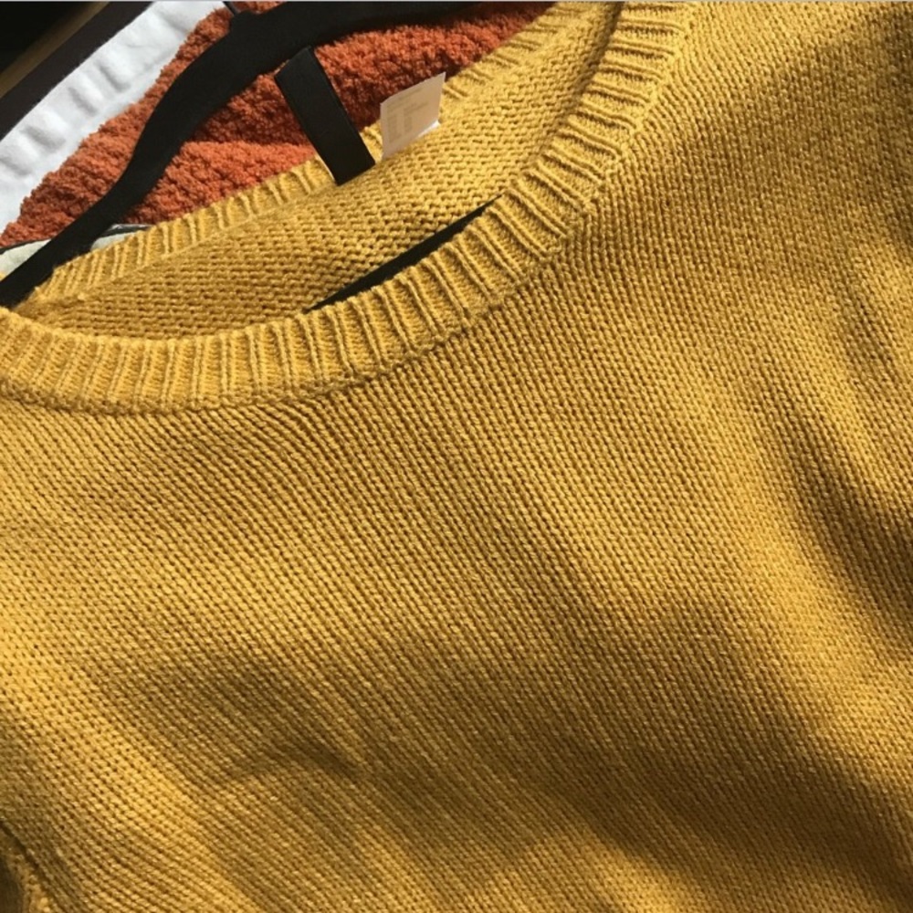 H&M Cropped Yellow Sweater - Picture 2 of 4