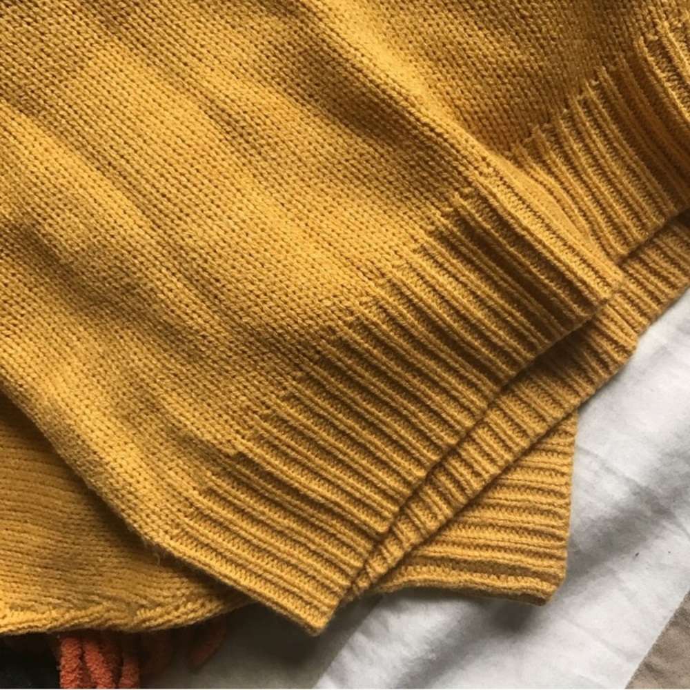 H&M Cropped Yellow Sweater - Picture 3 of 4