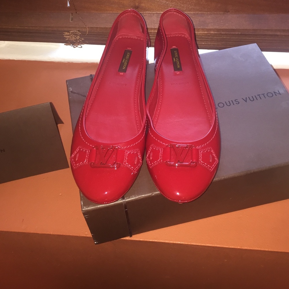 Red patient leather L.V loafer shoes