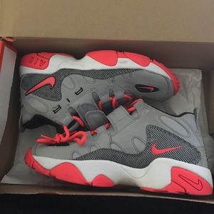 Nike sneakers . Size 5 kids / women's