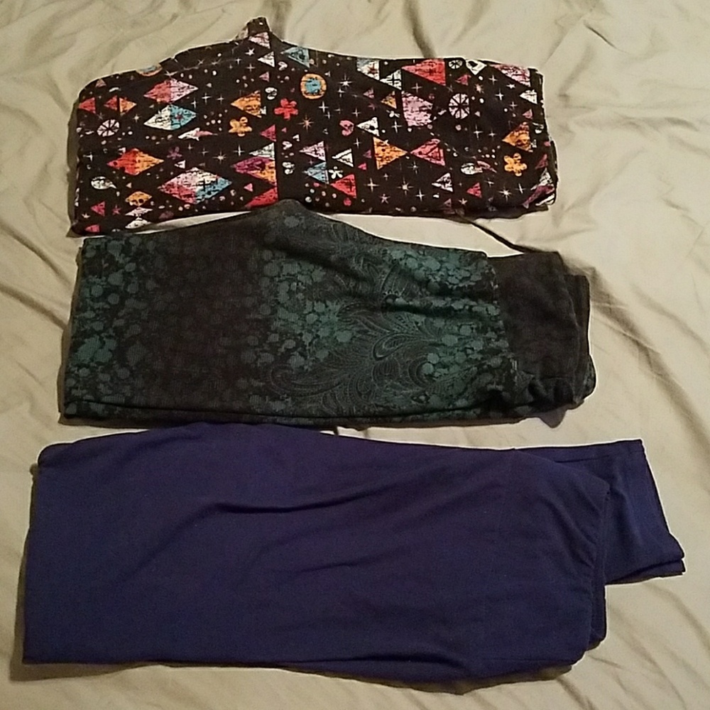 3 pairs of lularoe leggings.