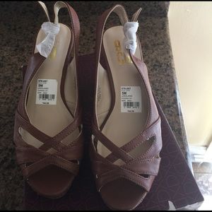 9 & co.  Noland slingback wedge sandal Cognac 5M