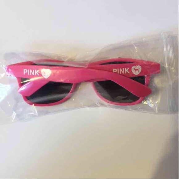 New VS Pink Sunglasses - Picture 1 of 3