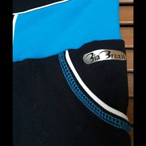 Cool blue details on these pants! Fun pockets.