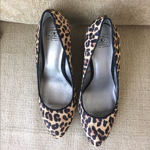 Suede leopard wedges