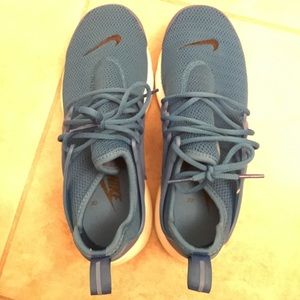 Nike brand new sneaker size 6