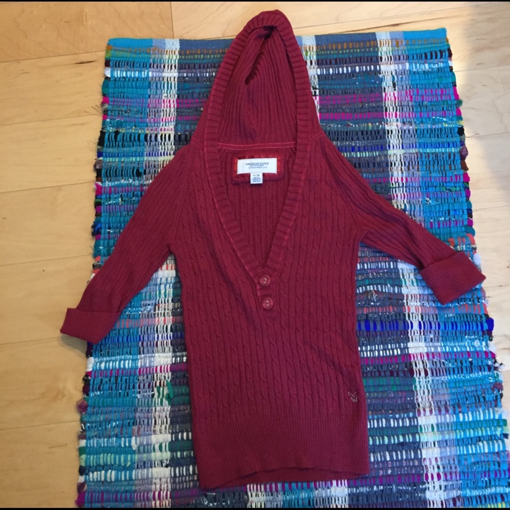 Maroon vneck sweater
