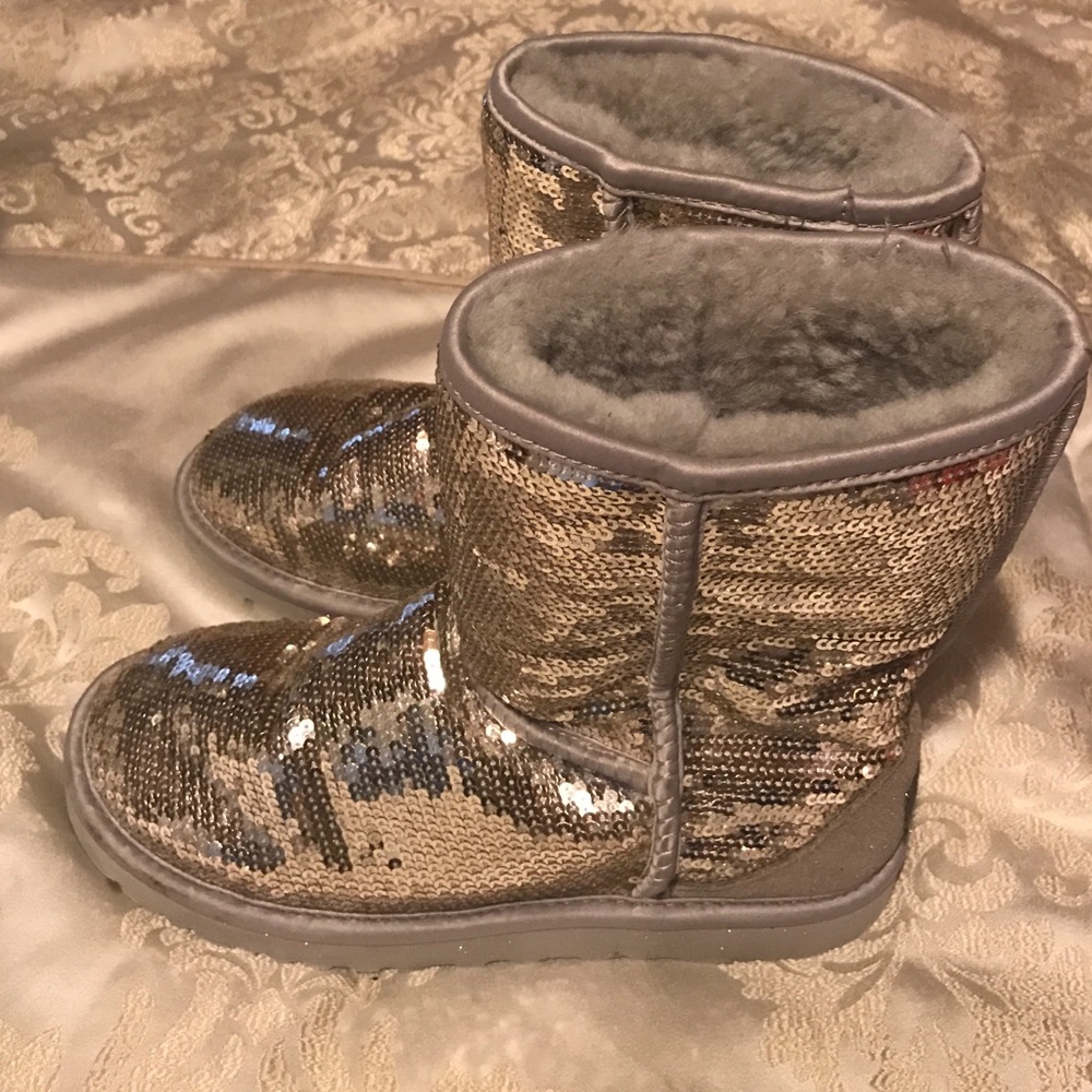 Women's rose gold sequin uggs size 6