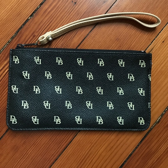 Dooney & Bourke Handbags - Dooney & Bourke Black Wristlet