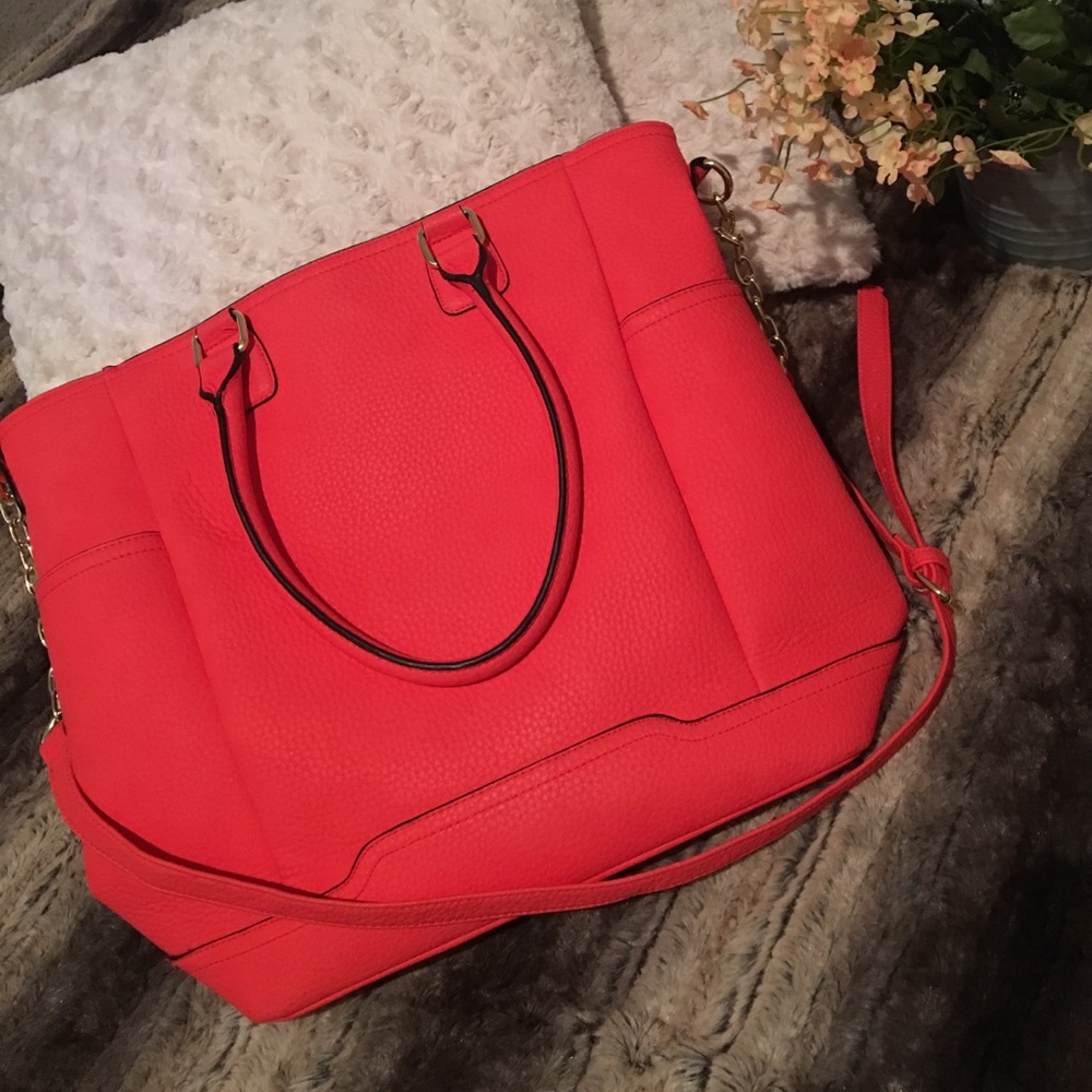 🔥🔥Price Drop🔥🔥Perfect back to school tote! 🎒