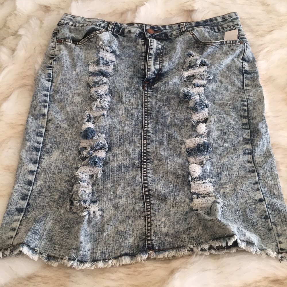 Distressed Acid Wash Mini Skirt